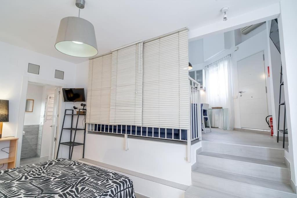 Loft De Diseno Cerca De La Playa - El Palo Apartment Malaga Bagian luar foto