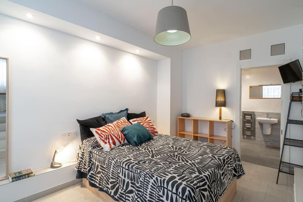Loft De Diseno Cerca De La Playa - El Palo Apartment Malaga Bagian luar foto